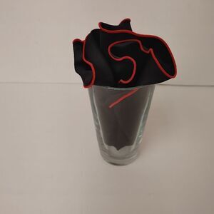 MEN'S ROUND HANKY AND POCKET SQUARE SET.